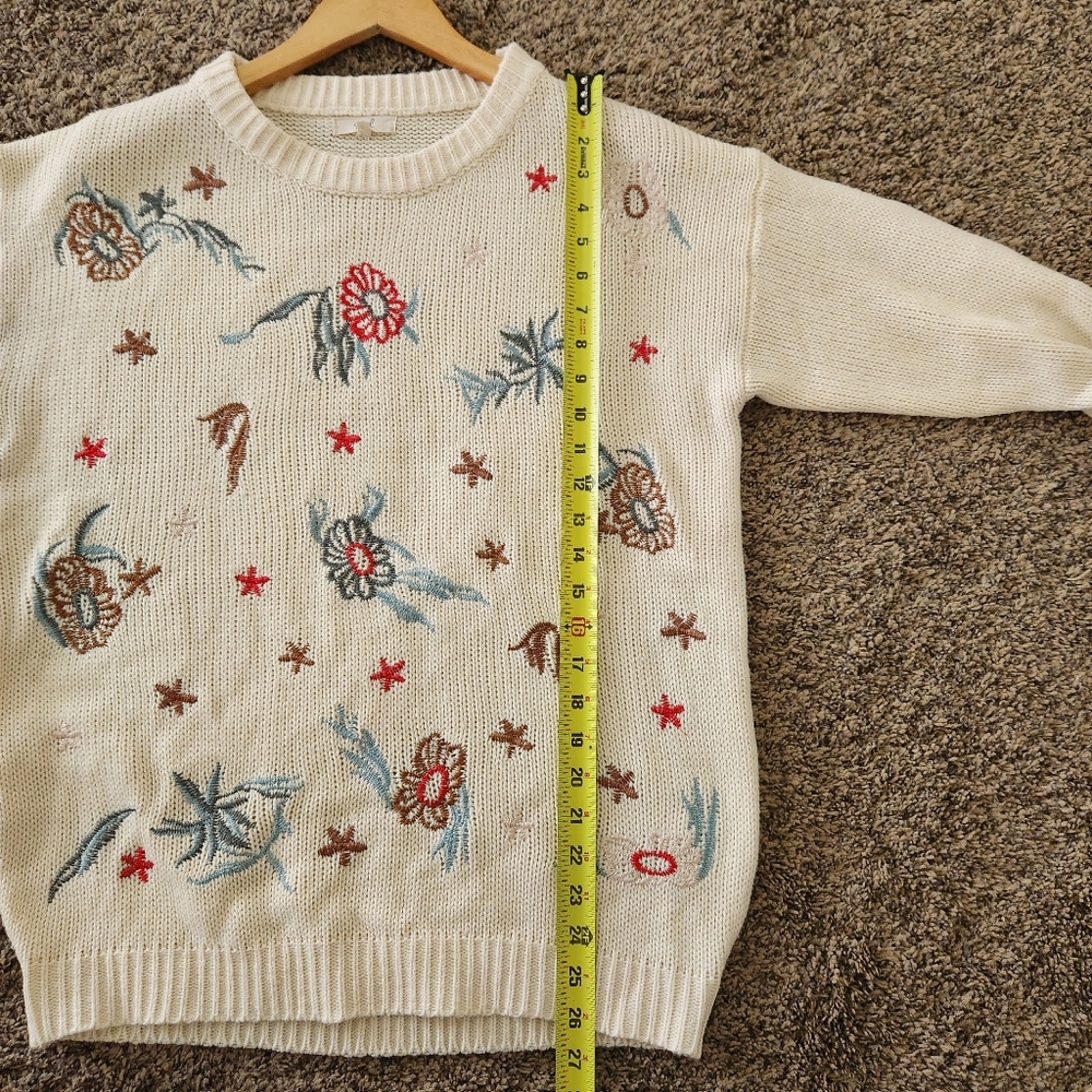CLEARANCE || FIRM Vici Floral Embroidered Sweater - Picture 7 of 7